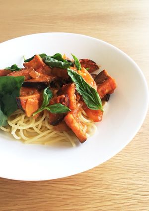 A picture of Aubergine and ginger tomato pasta.