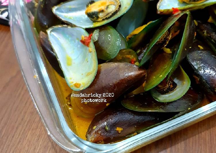 Kerang Hijau Kuah Kunyit