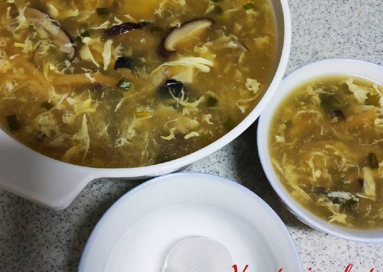 Langkah Mudah untuk Menyiapkan Vegetarian hot & sour soup, Sempurna