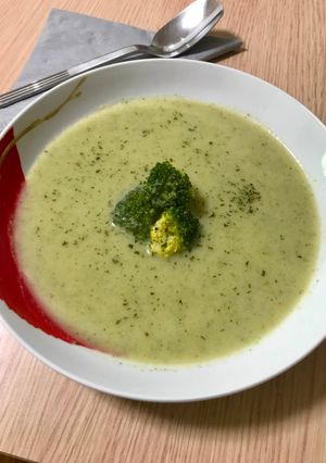 Tejszínes brokkolikrémleves recept fotója