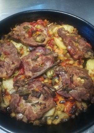 O poză a rețetei Ceafă cu legume, la cuptor.