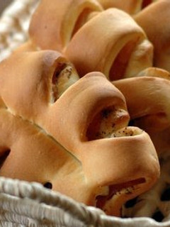 A picture of Tear-Apart Bacon Bread.