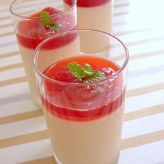 A picture of Simple Strawberry No-Bake Cheesecake in the Blender.