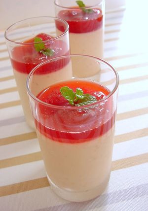 A picture of Simple Strawberry No-Bake Cheesecake in the Blender.