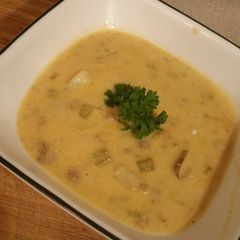 A picture of Cheeseburger Soup.