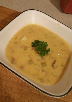 A picture of Cheeseburger Soup.