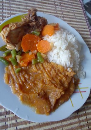 Una foto de Puré de camote con estofado de pollo