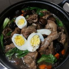 A picture of Chicken mushroom with greens.