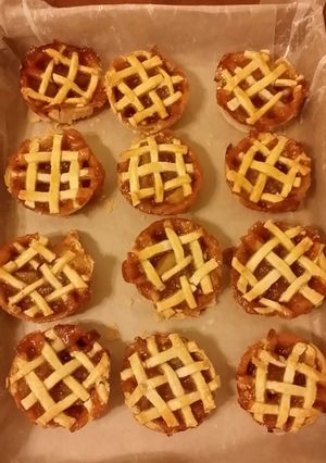 A picture of Taisen's Mini Fruit Pies.