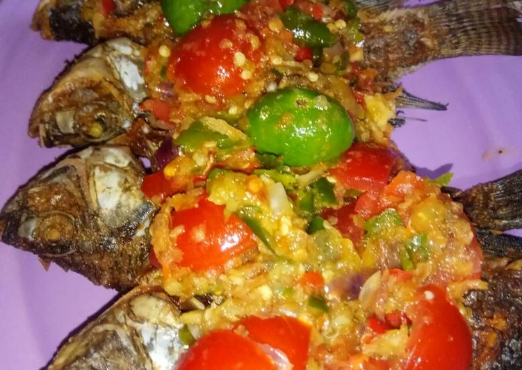 Bagaimana Membuat Nila goreng siram sambal bawang Mm Anna 😘😍👍, Menggugah Selera