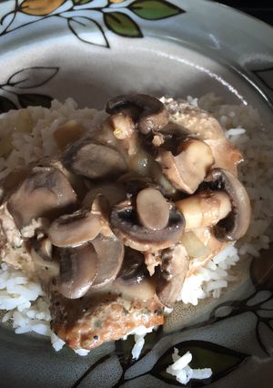 A picture of Chopped Steak with gravy.