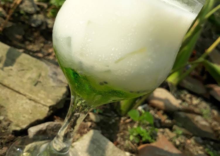 Rahasia Menghidangkan Es Susu Leci de&#39; Coco Selasih 🍹 Kekinian