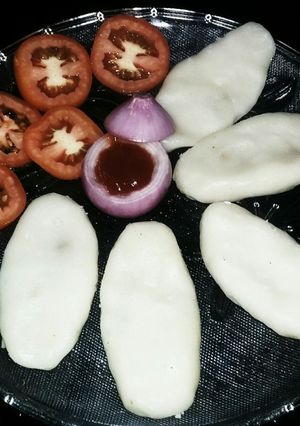 A picture of Steamed Unnakaya (stuffed fish masala) malabari snack.