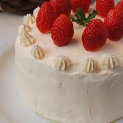 A picture of Strawberry Buttercream Cake.