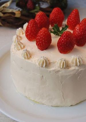 A picture of Strawberry Buttercream Cake.
