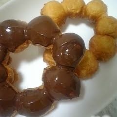 A picture of Plain or Chocolate Pon-De-Ring Style Donuts.