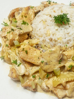 Foto resep Chicken Stroganoff with Garlic-Butter Rice