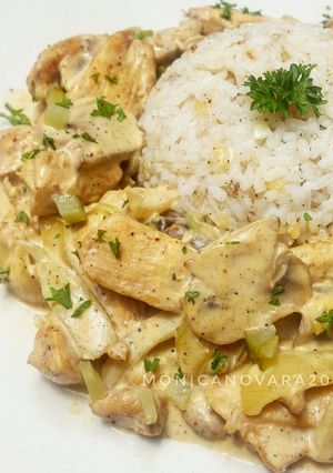 Foto resep Chicken Stroganoff with Garlic-Butter Rice