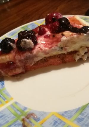 Una foto de Torta cheese con frutos rojos y café. Sin tacc/sin gluten