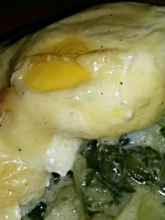 A picture of Sig/*ari* poached eggs over spinach and Sauce Mornay..