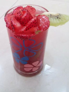 A picture of Strawberry kiwi juice.