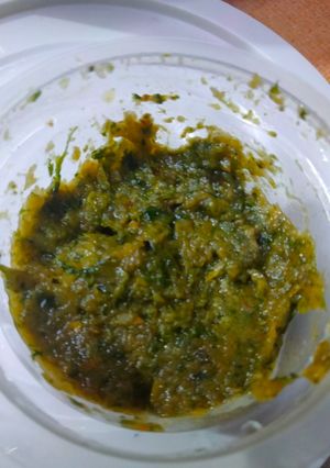 রসুন, পিয়াজ, ধনিয়া পাতা, ও শুকনা মরিচের ভর্তা রেসিপির প্রধান ছবি