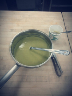 A picture of Pea & Basil Soup.