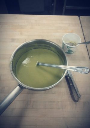 A picture of Pea & Basil Soup.