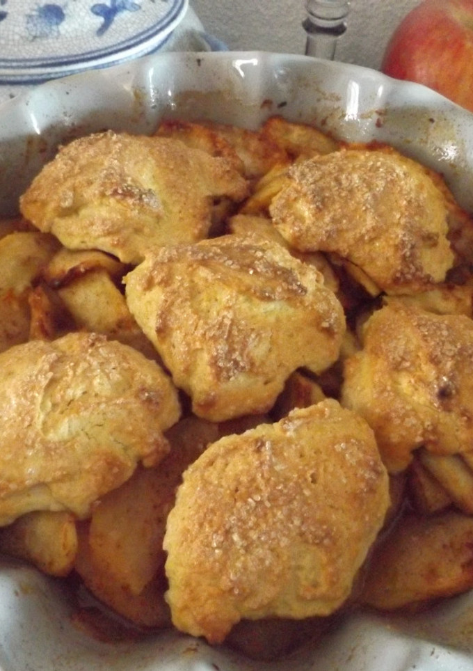 Una foto de Cobbler de manzanas y naranja