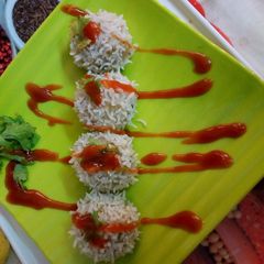 A picture of Rice kadamb flowers.