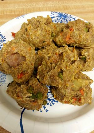 A picture of Lacy Lou's Doggie Treats.