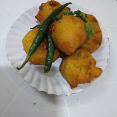 A picture of Aloo bonda.