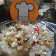 A picture of Suji ka white halwa.