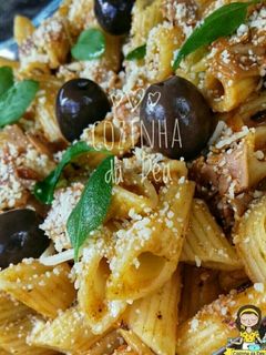 Foto de Penne ao molho de tomate com bacon e presunto