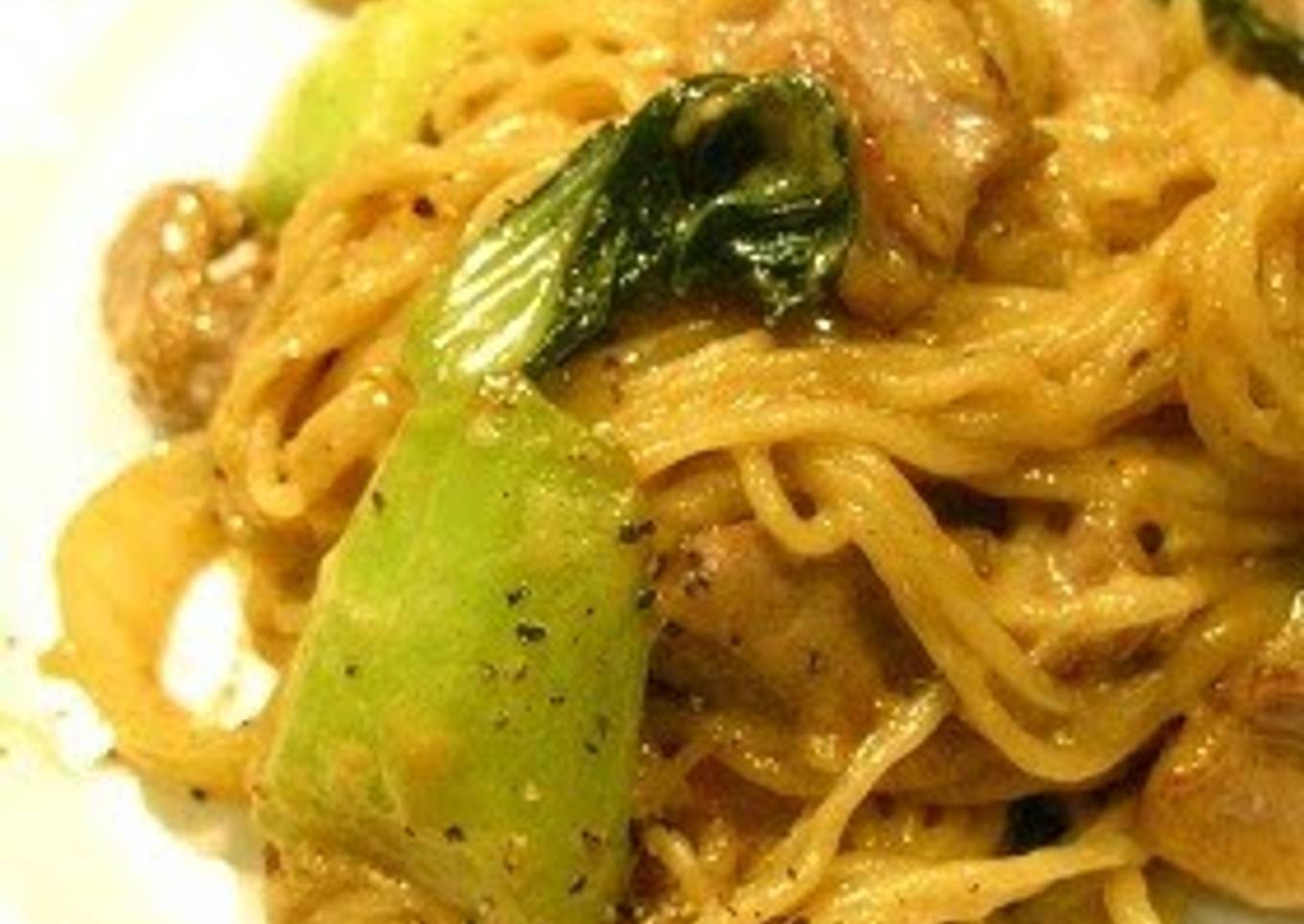 Pork and Bok Choy Yakisoba Noodles with Oyster Sauce, Mayonnaise and Garlic