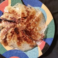 A picture of How to successfully pan-fry frozen dumplings.