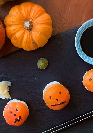 A picture of Halloween 🎃 jack o lantern sushi.
