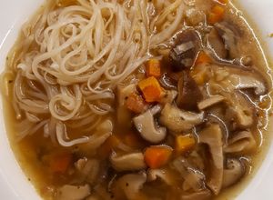Kínai gombaleves shiitake gombával recept fotója