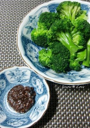 A picture of Broccoli in Sesame Vinegar Miso.