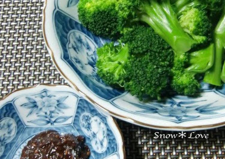 Broccoli in Sesame Vinegar Miso