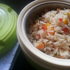 A picture of Capsicum fried rice / Tricolor rice.