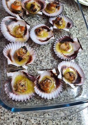 Una foto de Vieiras en salsa ajoaceite