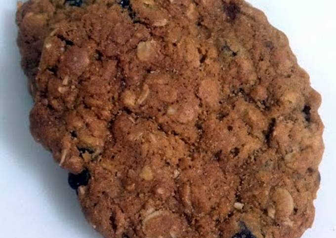 Secret to Make Appetizing Oatmeal Raisins Cinnamon Chewy Cookies