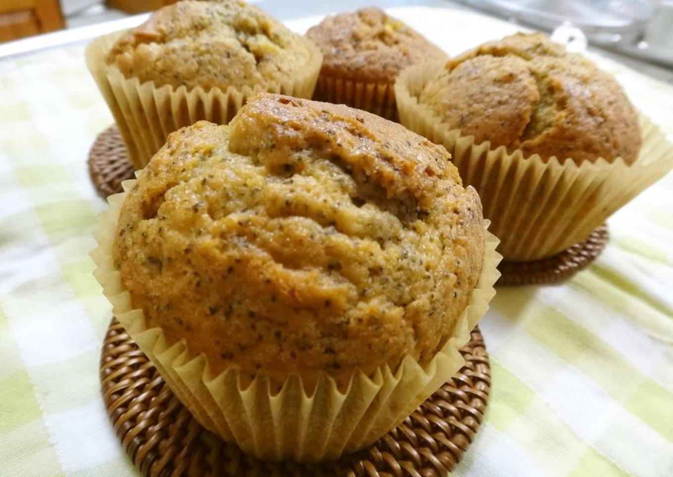 Cupcakes with lemon tea