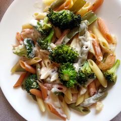 A picture of Shrimp alfredo penne pasta.