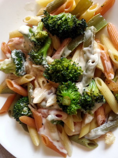 A picture of Shrimp alfredo penne pasta.