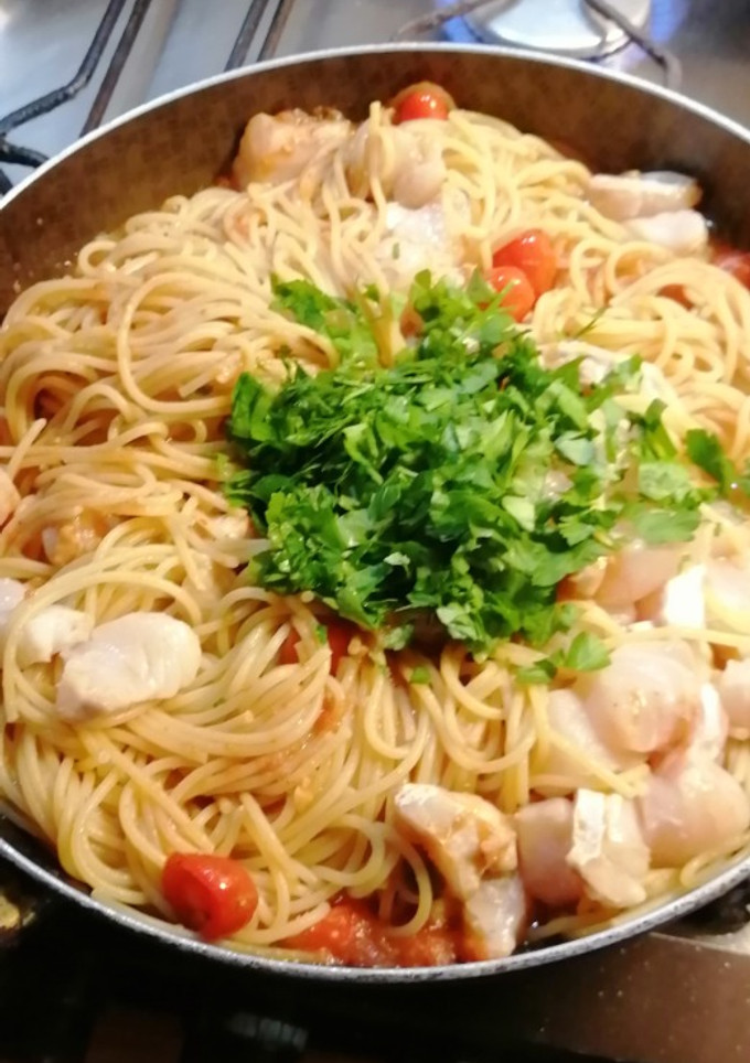 Una foto de Fideos con pescado, fácil y rápido