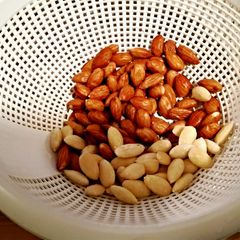 A picture of How to blanch almonds - easy and economical.