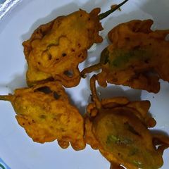 Green chilli fritters A picture of Green chilli fritters.