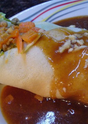 A picture of Fresh Spring Roll (Filipino Lumpiang Sariwa).